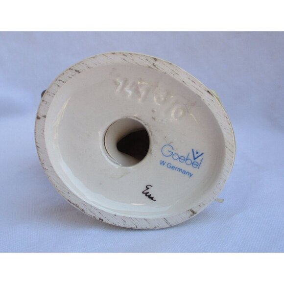 Hummel Goebel figurine Apple Tree Girl #141 1979-90 Mother's Day gift - Picture 5 of 5